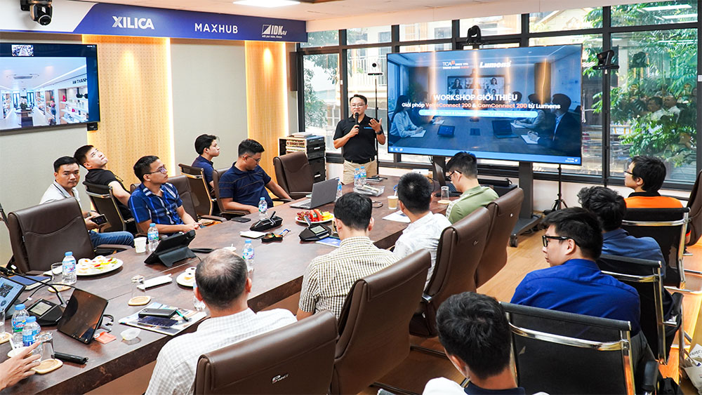 Đại diện Lumens chia sẻ về giải pháp VoiceConnect 200 & CamConnect 200