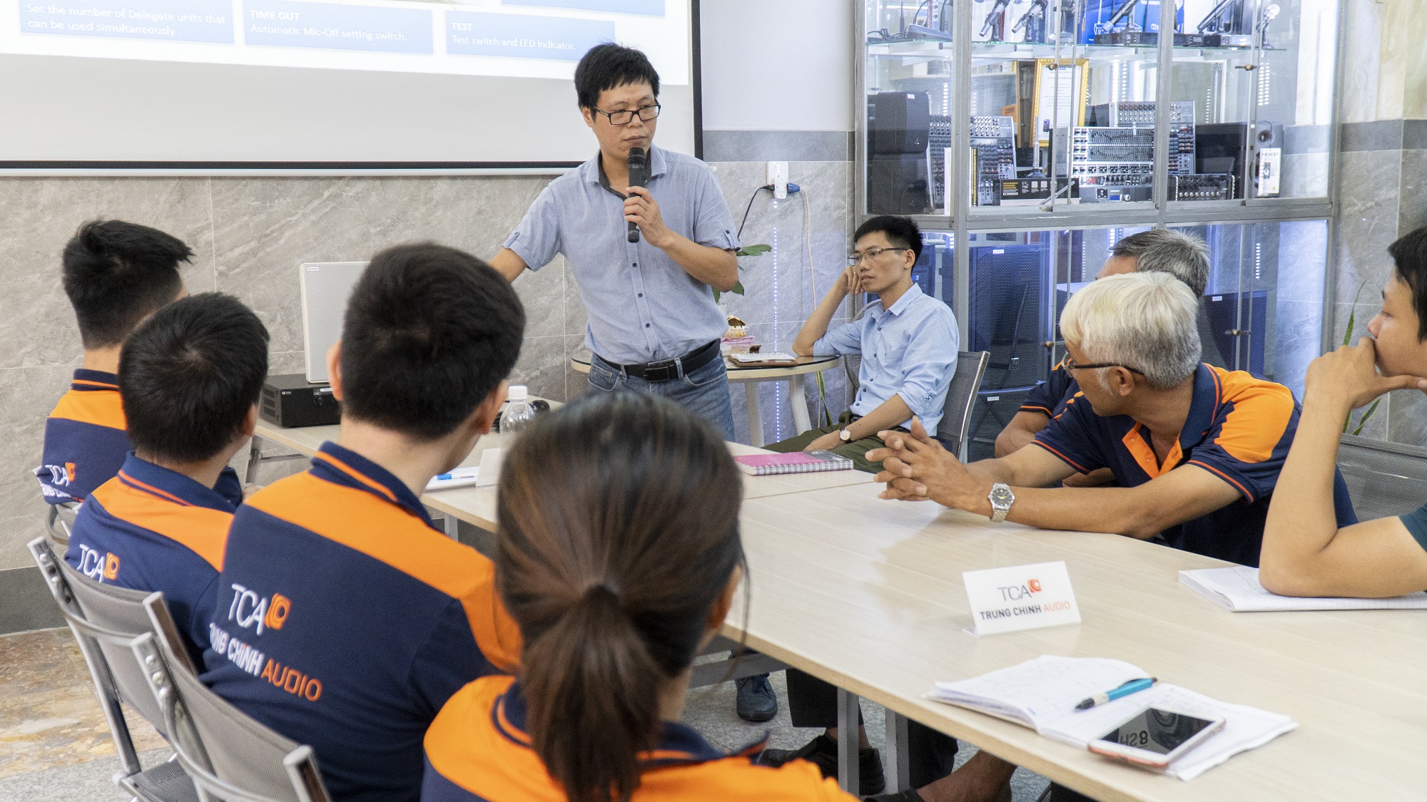 Hệ thống âm thanh phòng họp