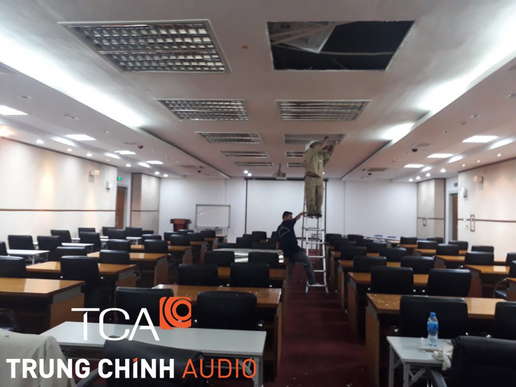 TCA lắp hệ thống hội thảo không dây TOA TS-900 cho công ty TNHH Khu Công Nghiệp Thăng Long