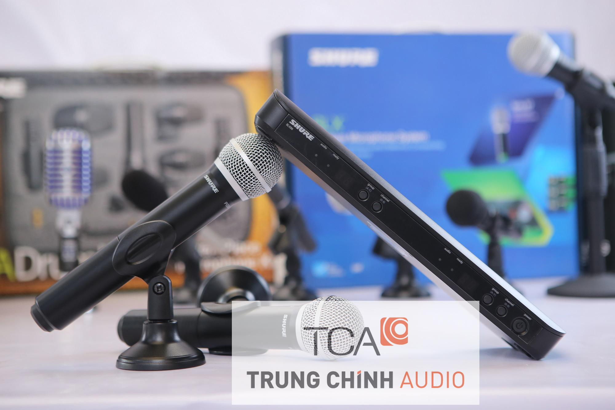 Bộ thu và Micro không dây cầm tay Shure BLX288A/PG58