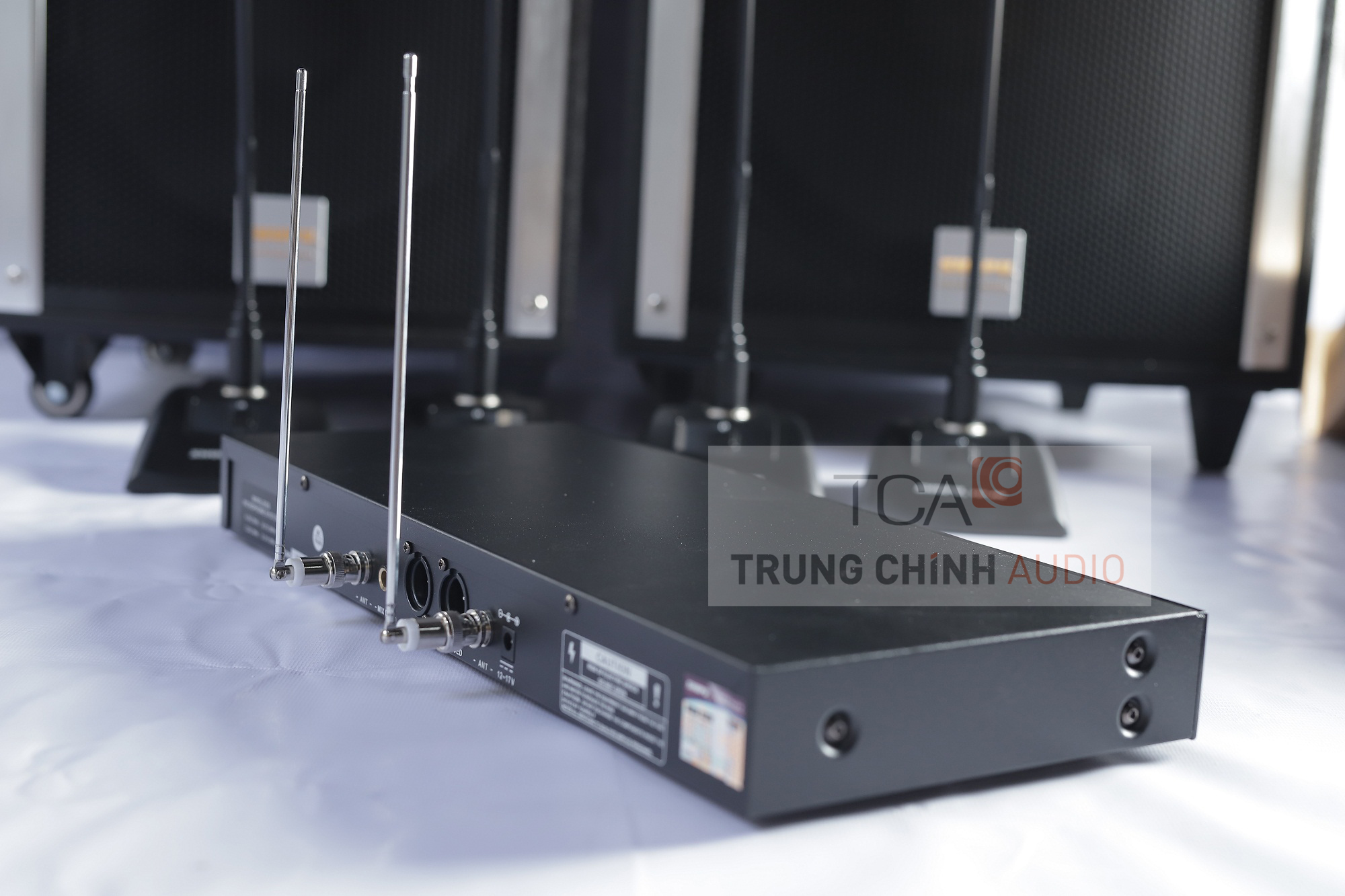 Bộ micro không dây bốn micro cổ ngỗng hội thảo Shupu VSP-400
