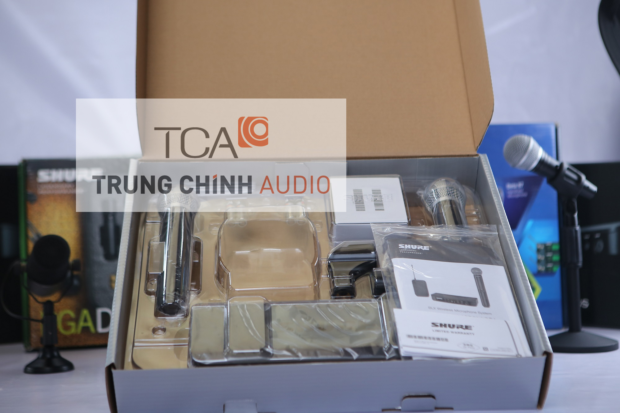 Bộ thu và phát đôi kèm micro không dây cầm tay Shure BLX88/PG58