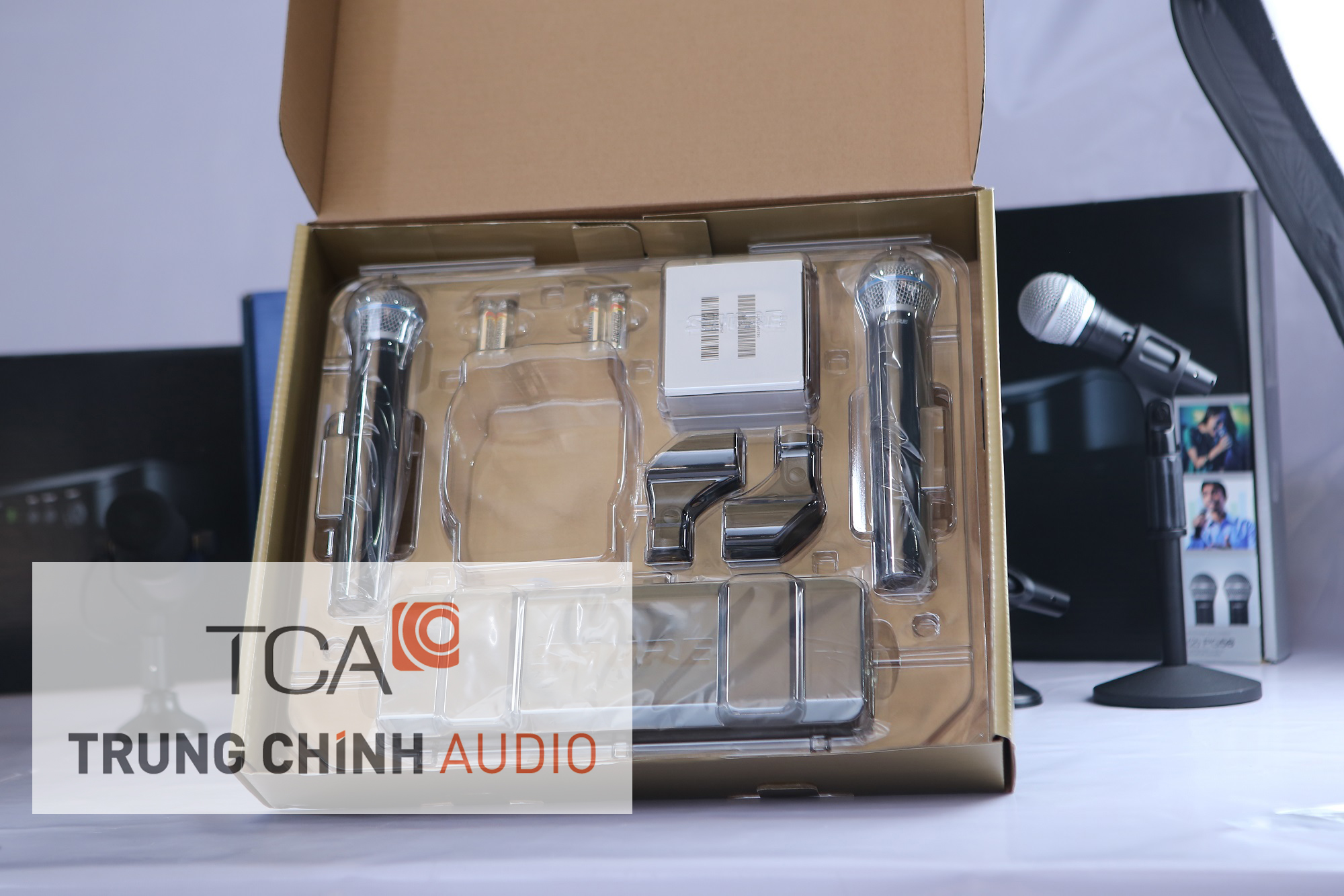 Bộ thu và phát kèm micro không dây Shure BLX288A/BETA58A